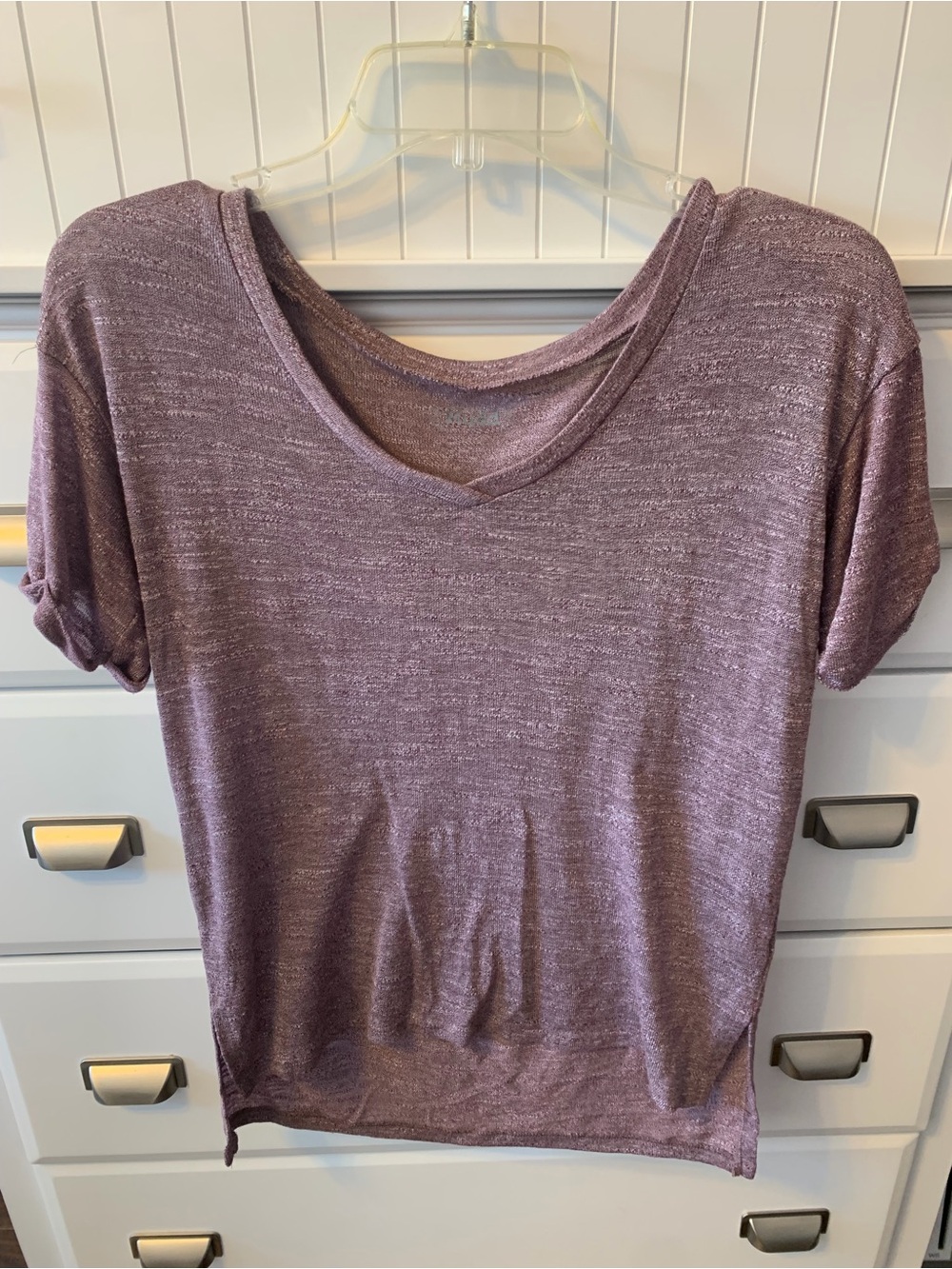 Mudd Short Sleeve V-Neck Top in Lavender Mauve
